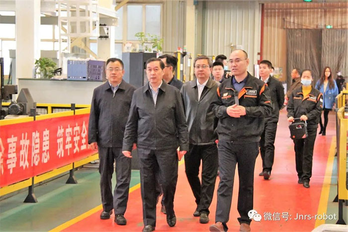自治區(qū)黨委常委、常務(wù)副主席張超超一行參觀調(diào)研巨能機(jī)器人